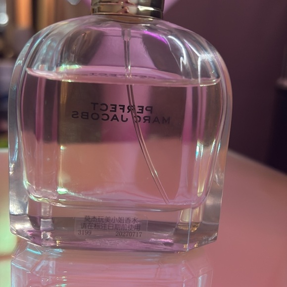Marc Jacobs PERFECT Perfume 1.8 oz - Picture 2 of 3